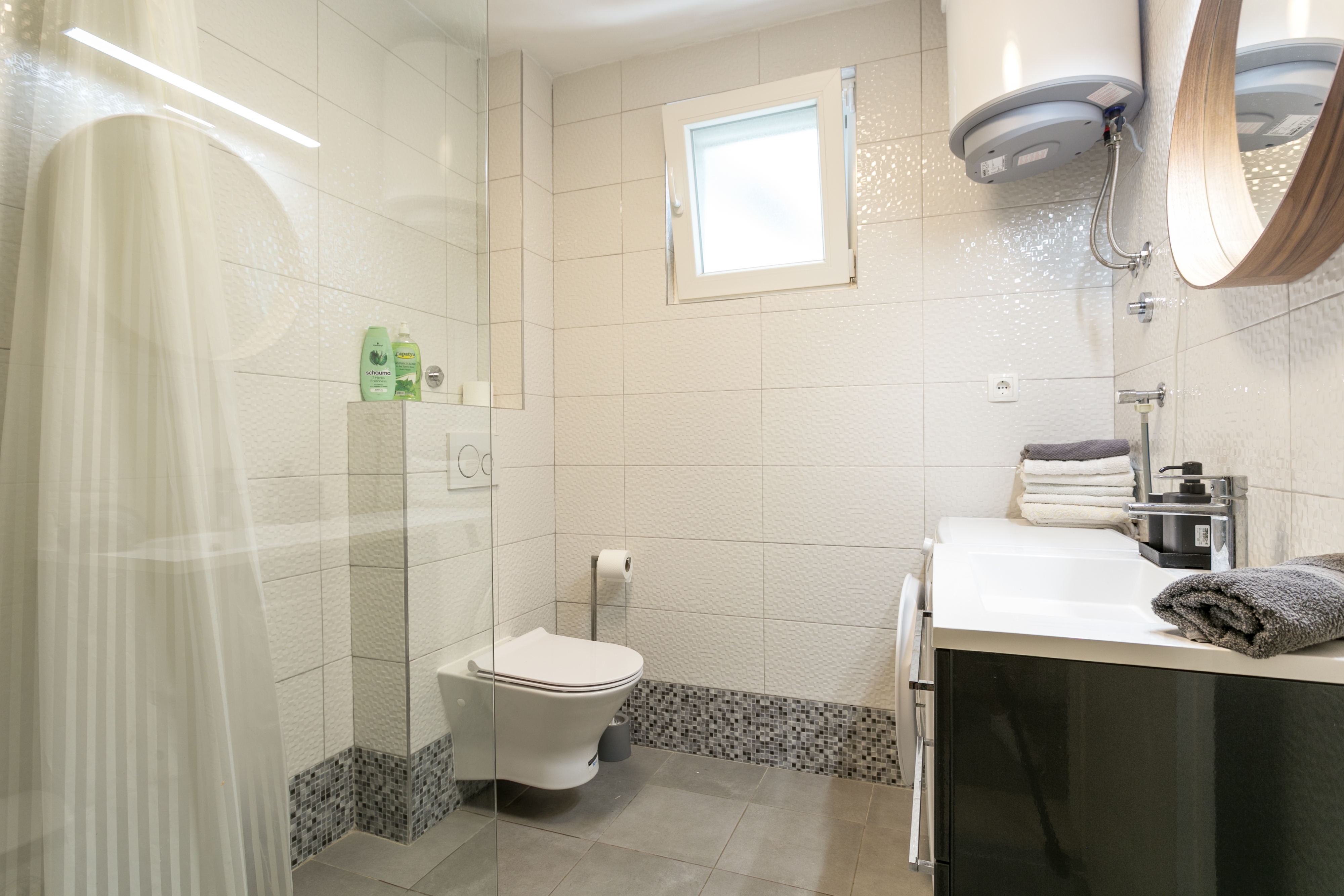 Three bedroom apartment with terrace and sea view Pisak, Omiš  A-f