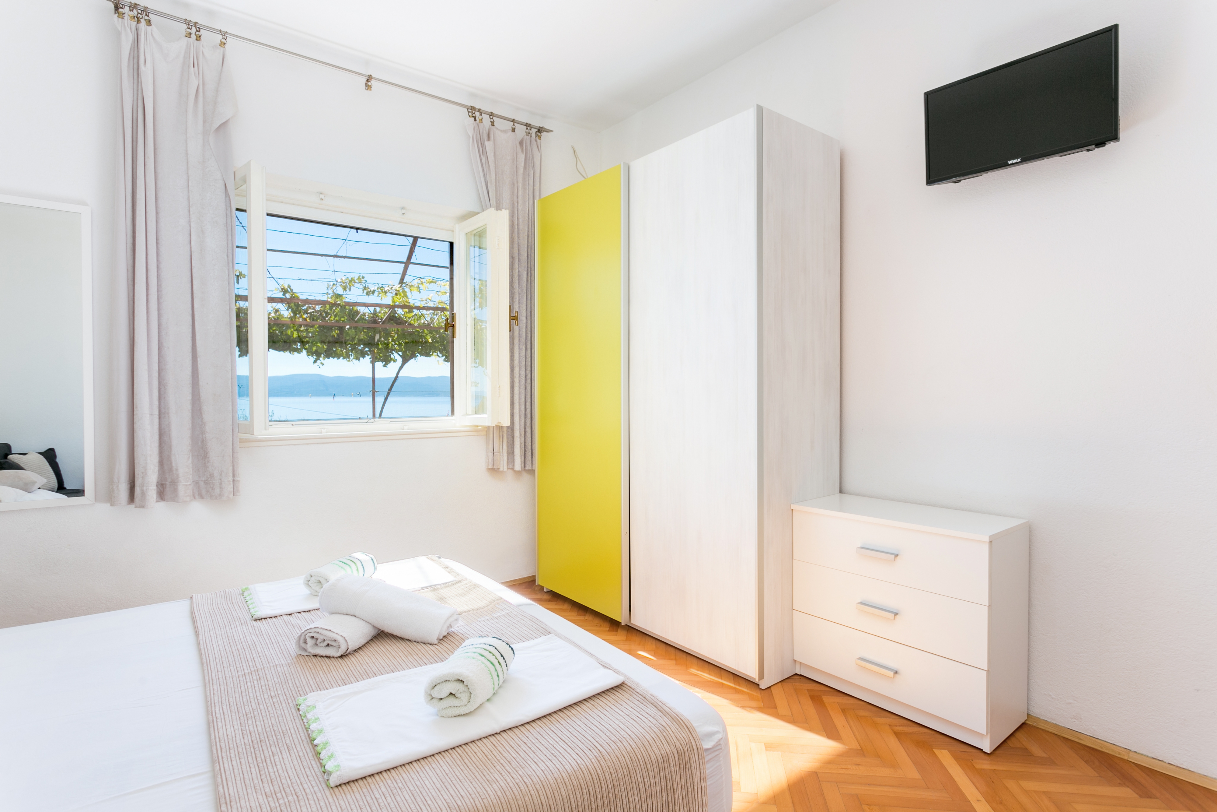 Three bedroom apartment with terrace and sea view Pisak, Omiš  A-f