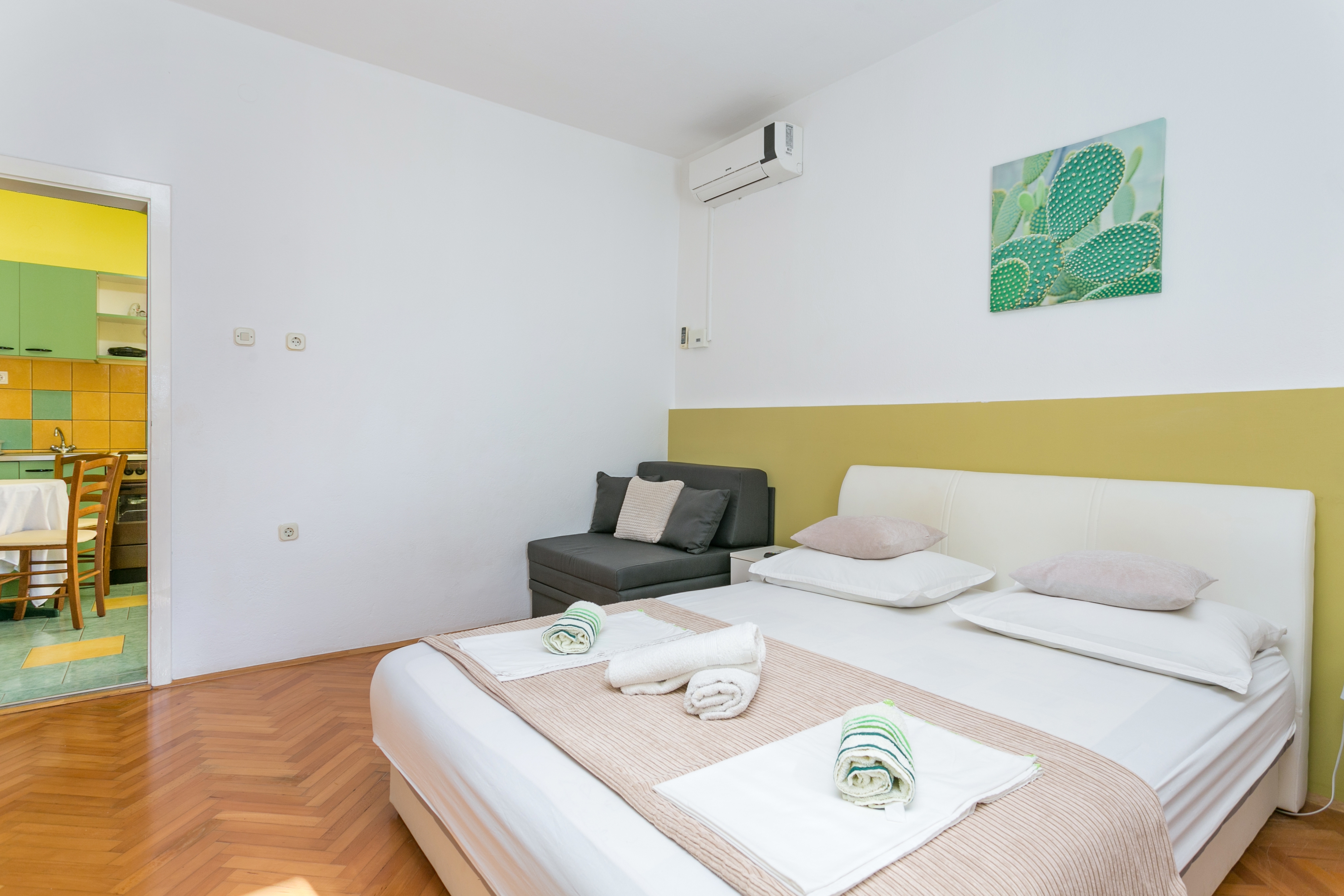 Three bedroom apartment with terrace and sea view Pisak, Omiš  A-f