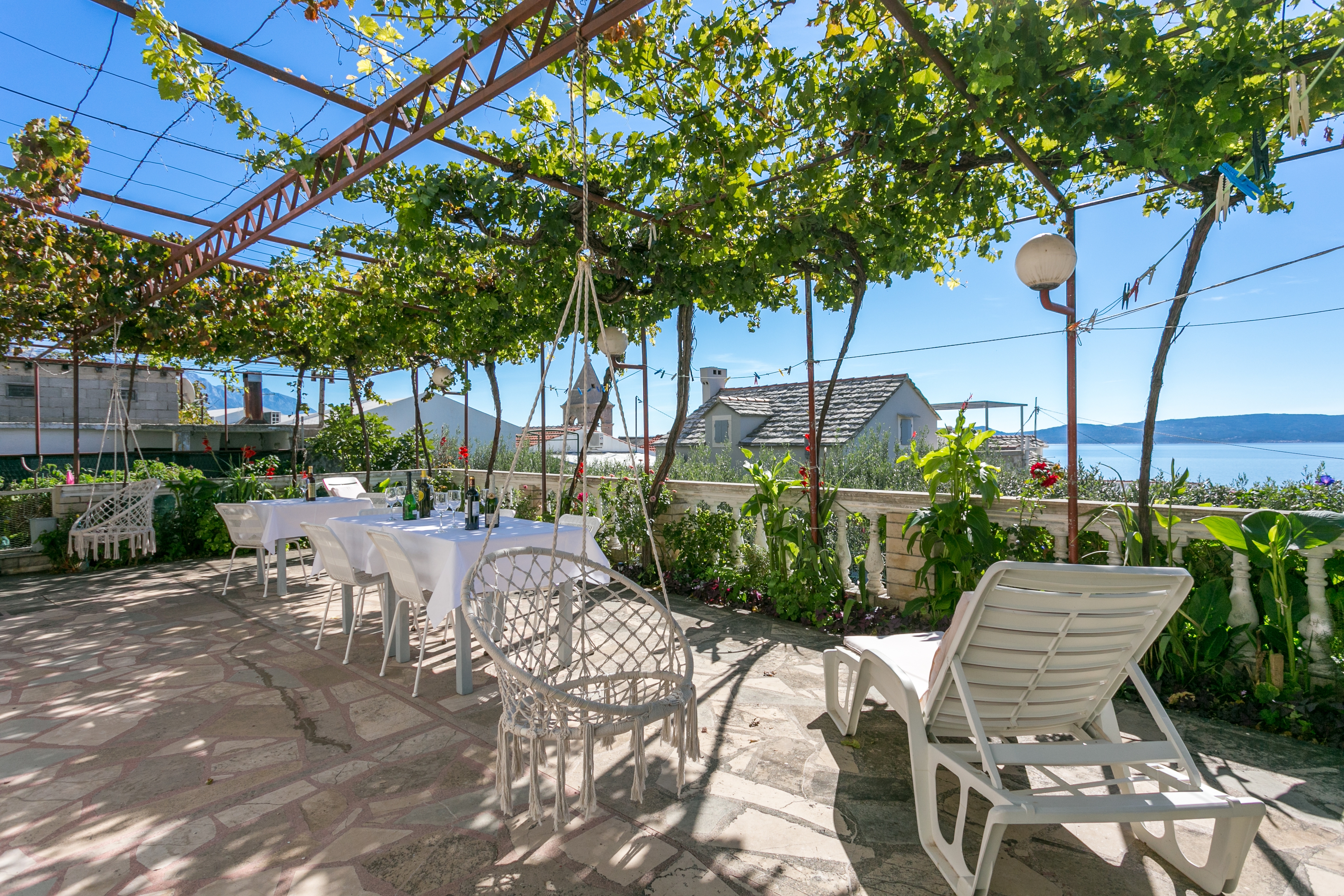 Three bedroom apartment with terrace and sea view Pisak, Omiš  A-f