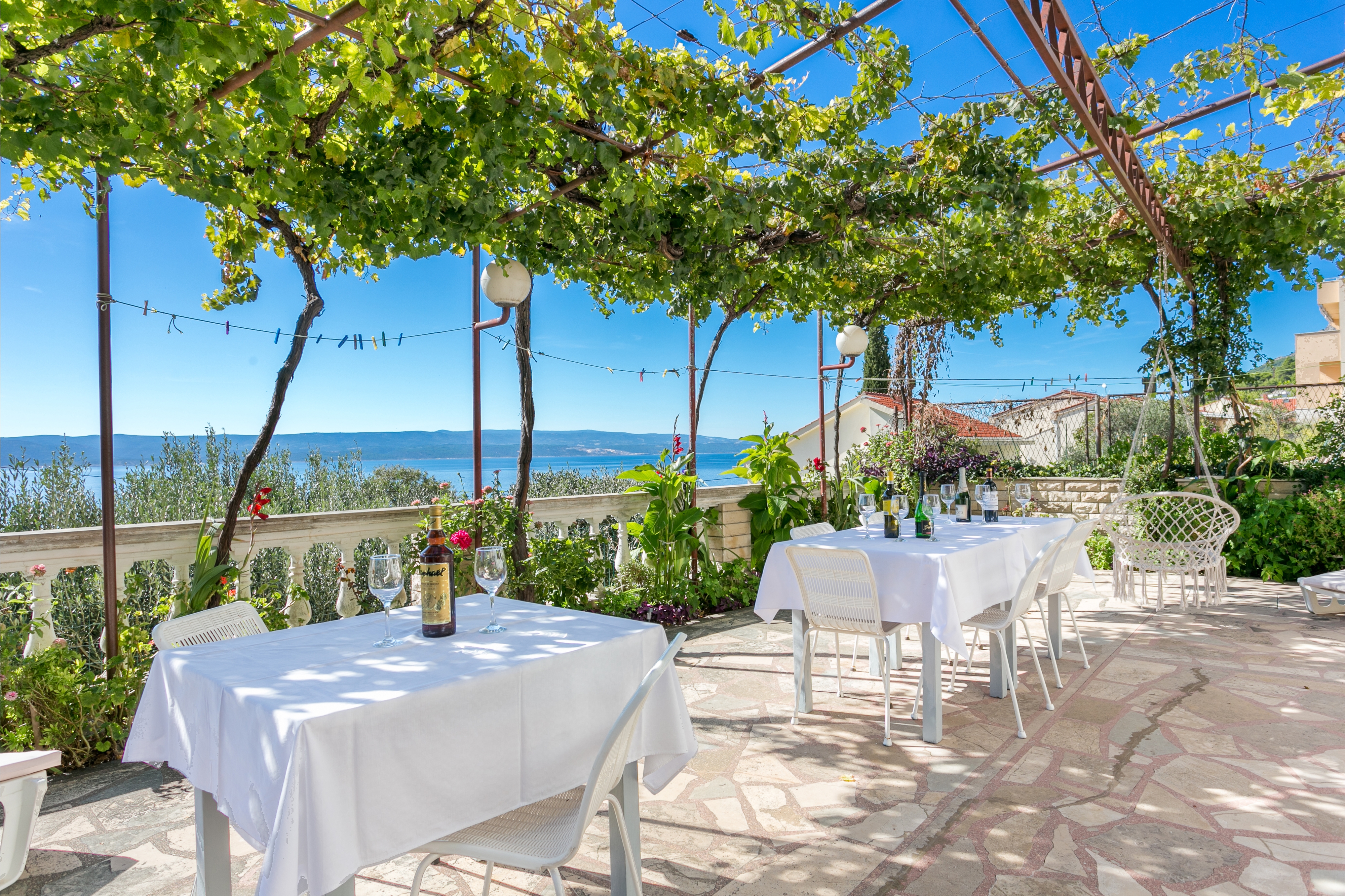 Three bedroom apartment with terrace and sea view Pisak, Omiš  A-f
