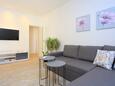 Obývací pokoj Žrnovnica, Obývací pokoj v ubytování typu apartment, s klimatizací a WiFi.