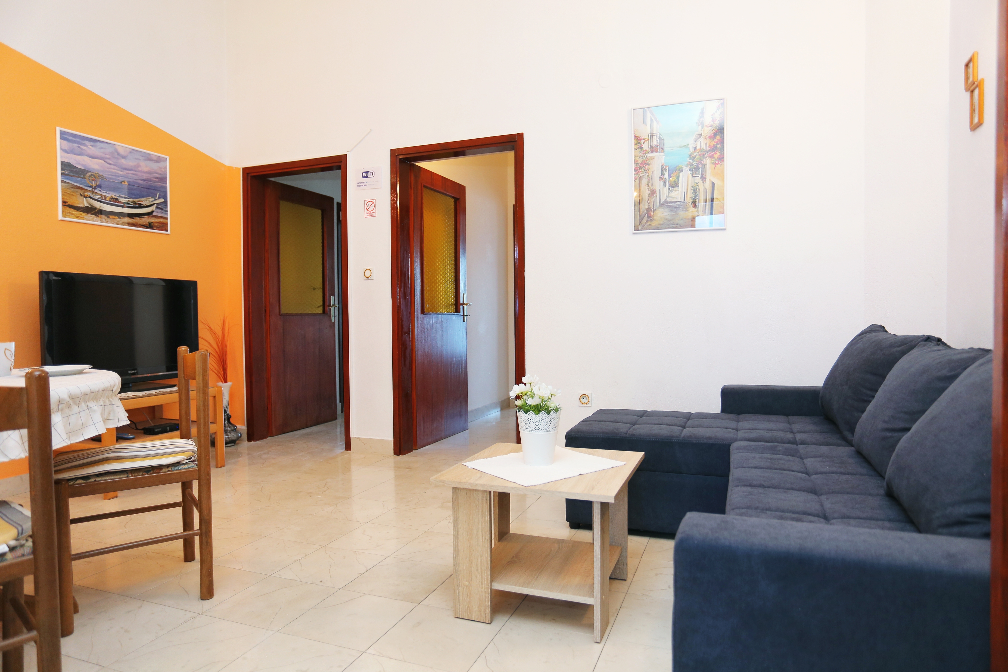 Two bedroom apartment with terrace and sea view Mimice, Omiš (A-18148-a)