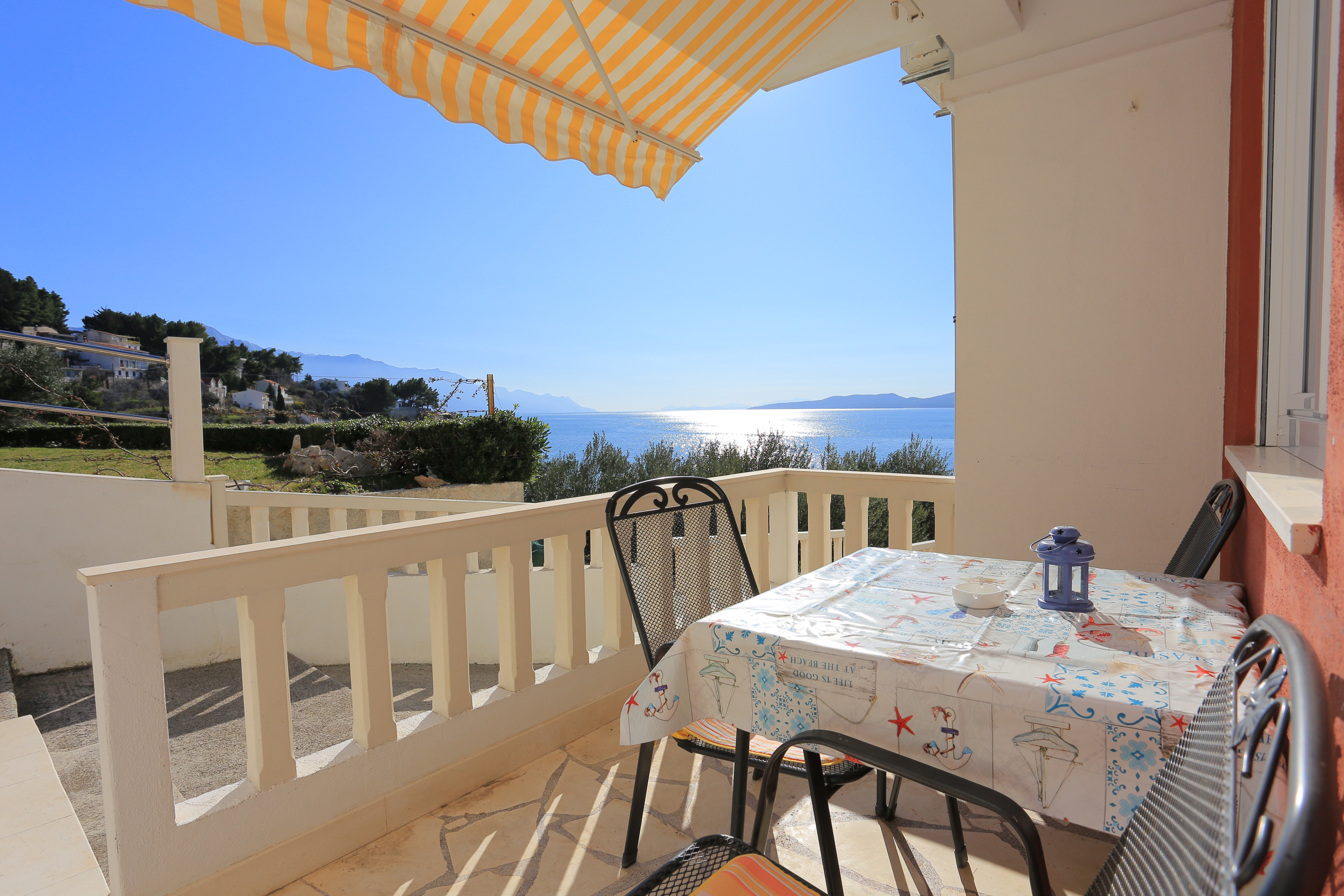 Studio flat near beach Mimice, Omiš (AS-18149-d)