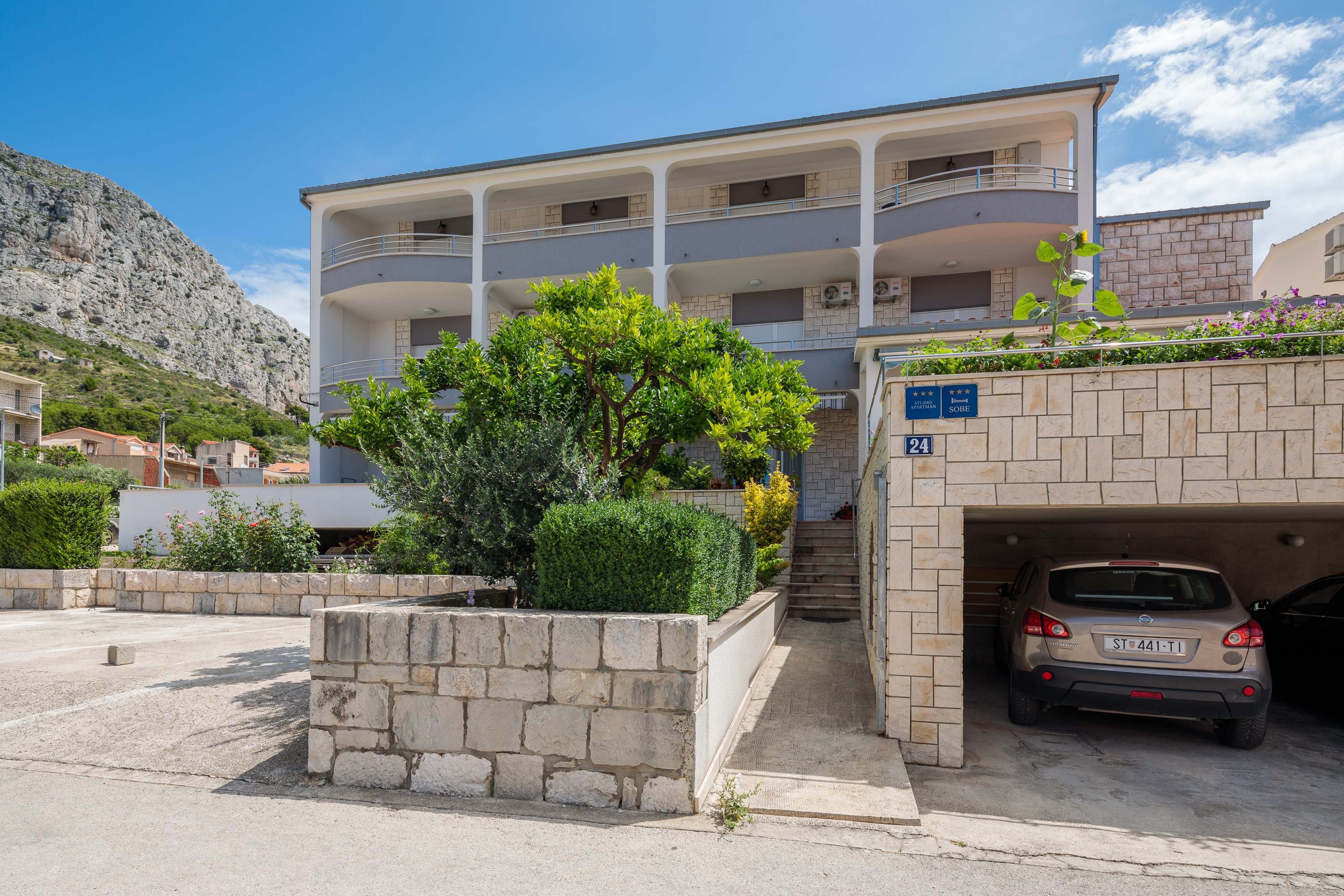 Room with balcony and sea view Duće, Omiš  S-a