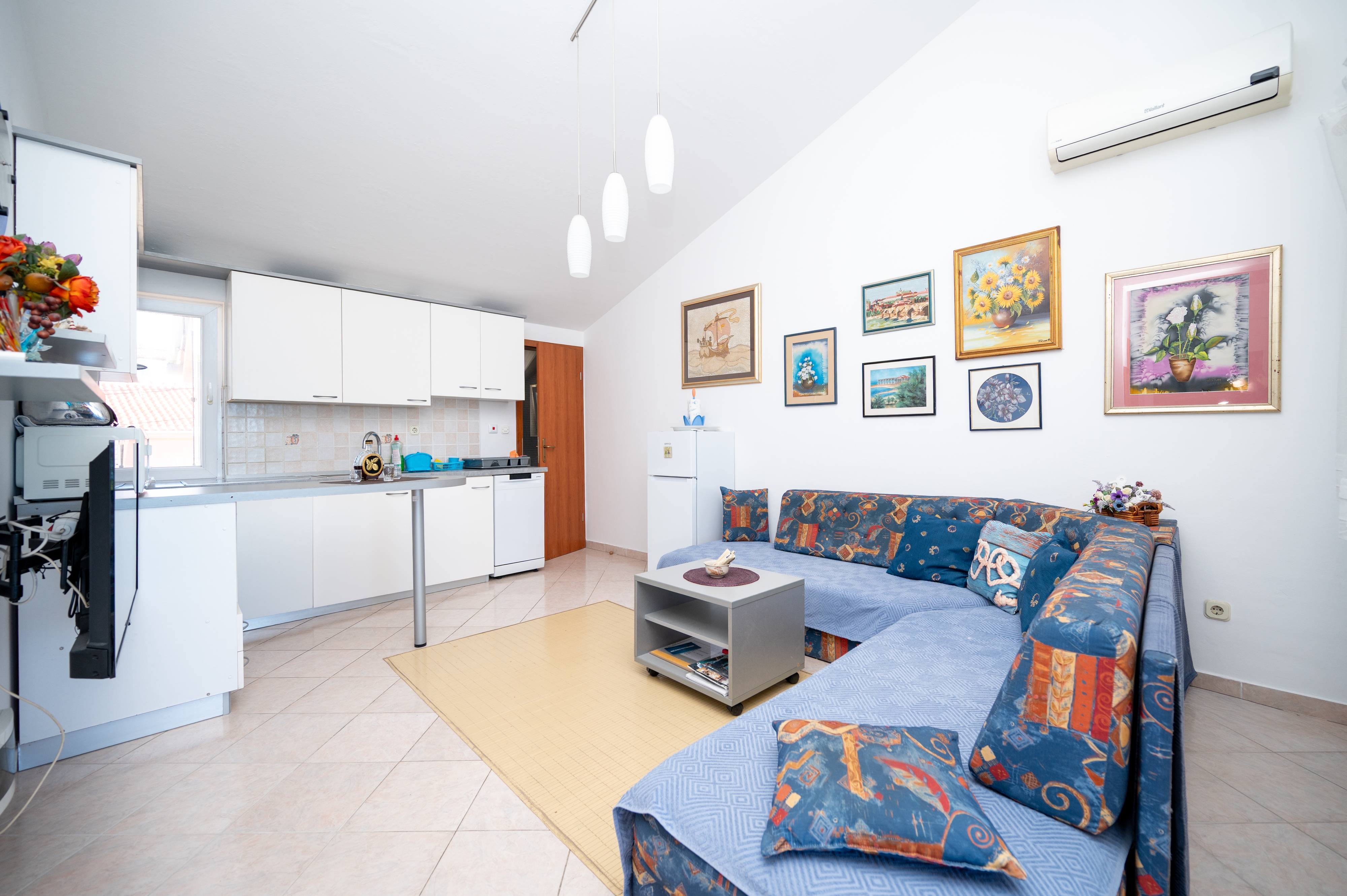 Two bedroom apartment near beach Bibinje, Zadar (A-18156-a)
