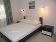 Rogoznica, Ložnice 2 v ubytování typu apartment, domácí mazlíčci povoleni a WiFi.
