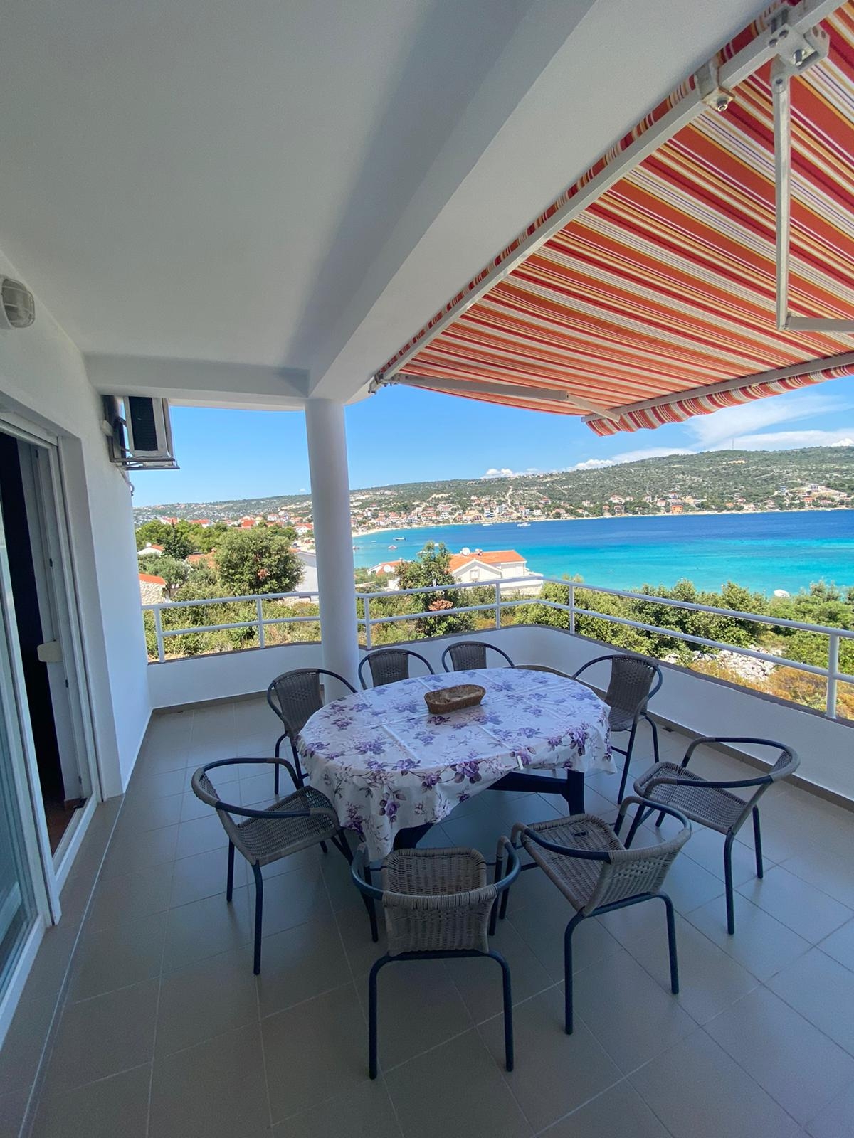 Three bedroom apartment near beach Sevid, Trogir  A-a