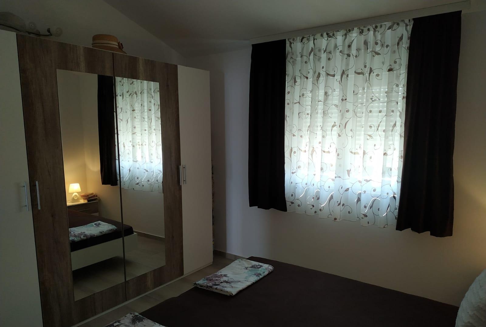 One bedroom apartment near beach Sevid, Trogir  A-c