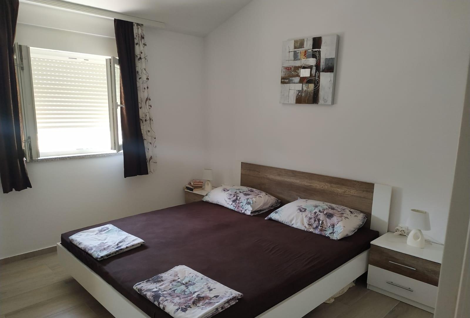 One bedroom apartment near beach Sevid, Trogir  A-c