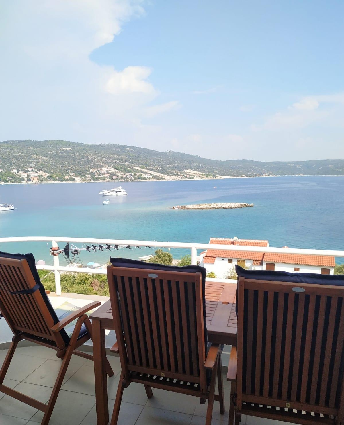 One bedroom apartment near beach Sevid, Trogir  A-c