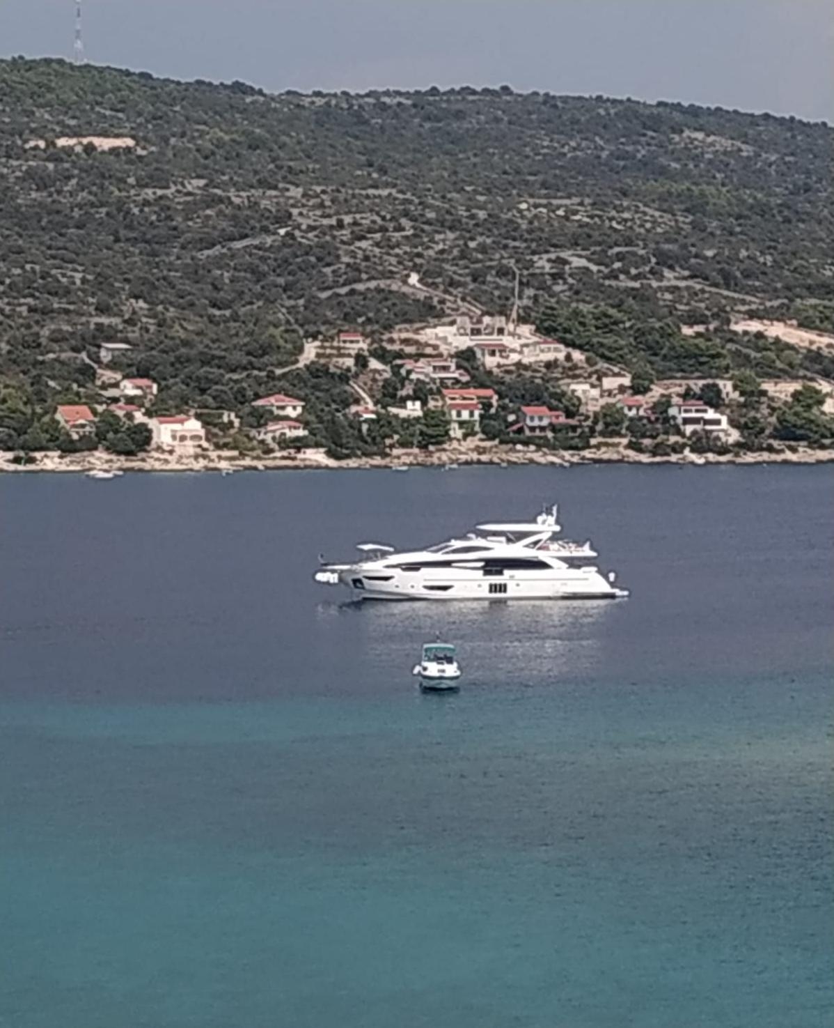 One bedroom apartment near beach Sevid, Trogir  A-c