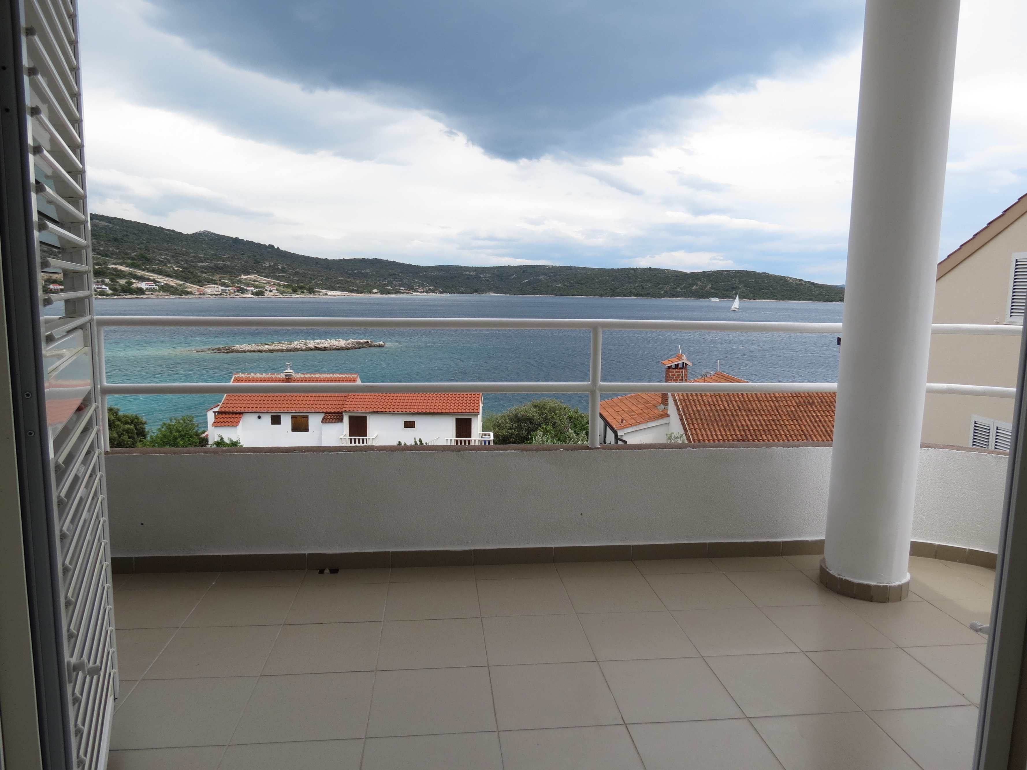 Two bedroom apartment near beach Sevid, Trogir (A-18168-d) Two bedroom apartment near beach Sevid, Trogir (A-18168-d)