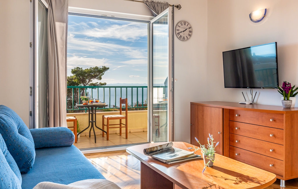 One bedroom apartment with balcony and sea view Makarska (A-18170-a)