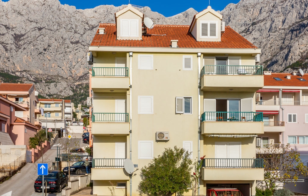 One bedroom apartment with balcony and sea view Makarska (A-18170-a)