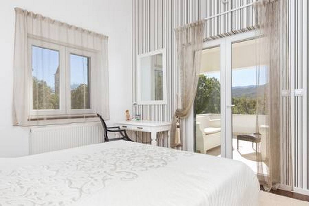 Four bedroom house with terrace Bisko, Zagora  K