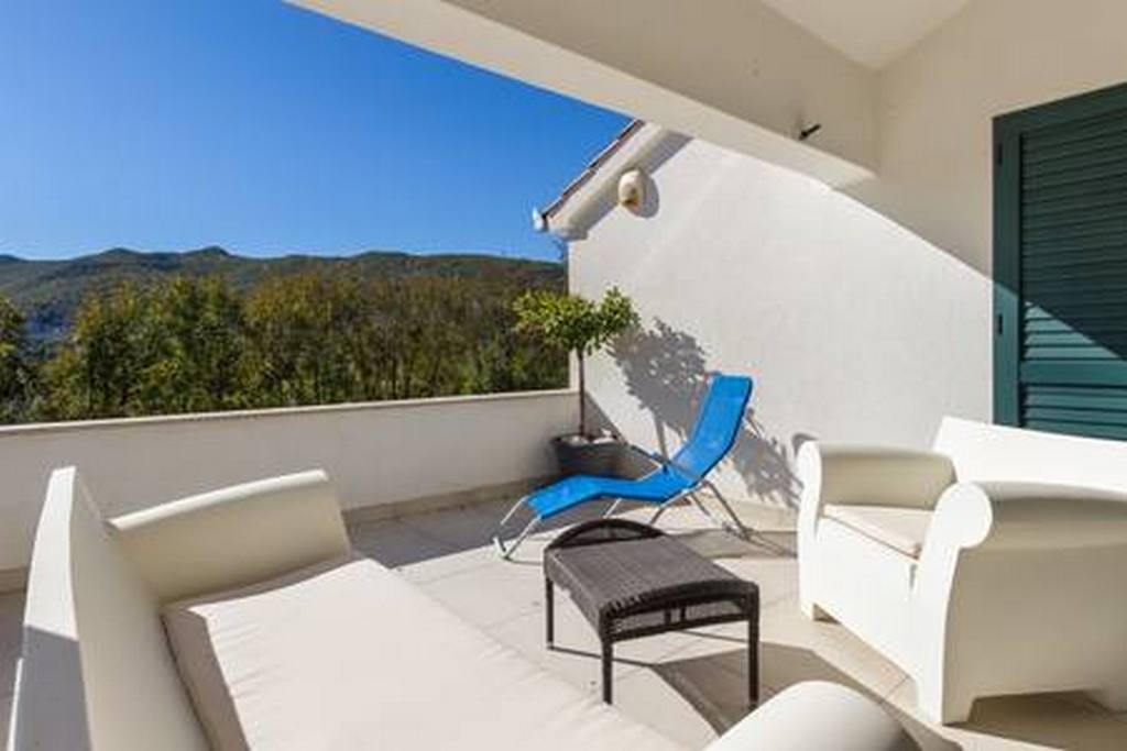 Four bedroom house with terrace Bisko, Zagora  K