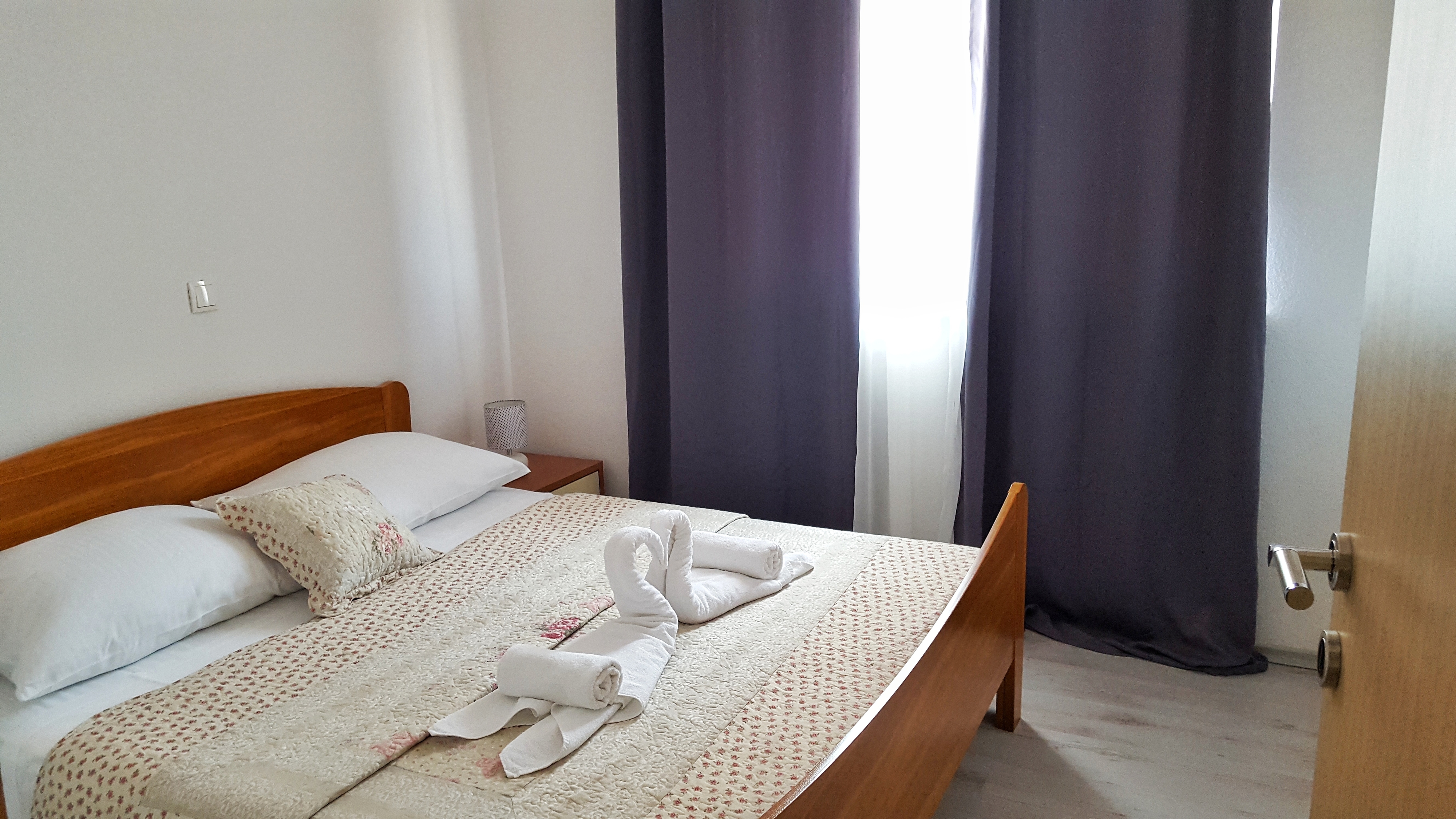 One bedroom apartment with balcony and sea view Seget Donji, Trogir (A-18188-b)