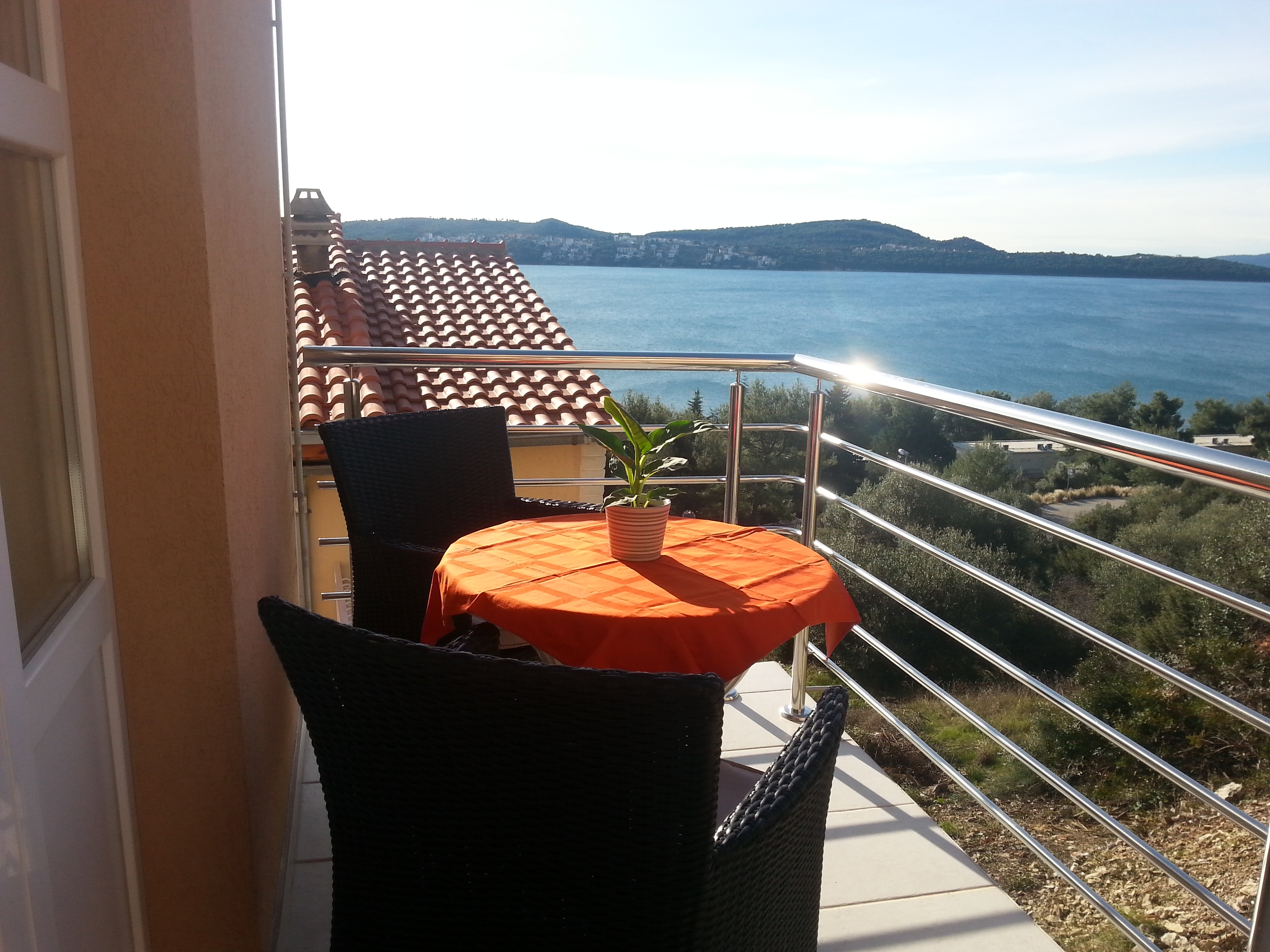 One bedroom apartment with balcony and sea view Seget Donji, Trogir (A-18188-c) One bedroom apartment with balcony and sea view Seget Donji, Trogir (A-18188-c)