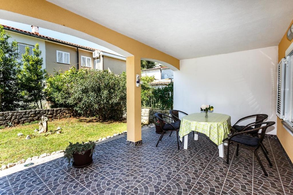 Two bedroom apartment with terrace Malinska, Krk (A-18193-a) Two bedroom apartment with terrace Malinska, Krk (A-18193-a)