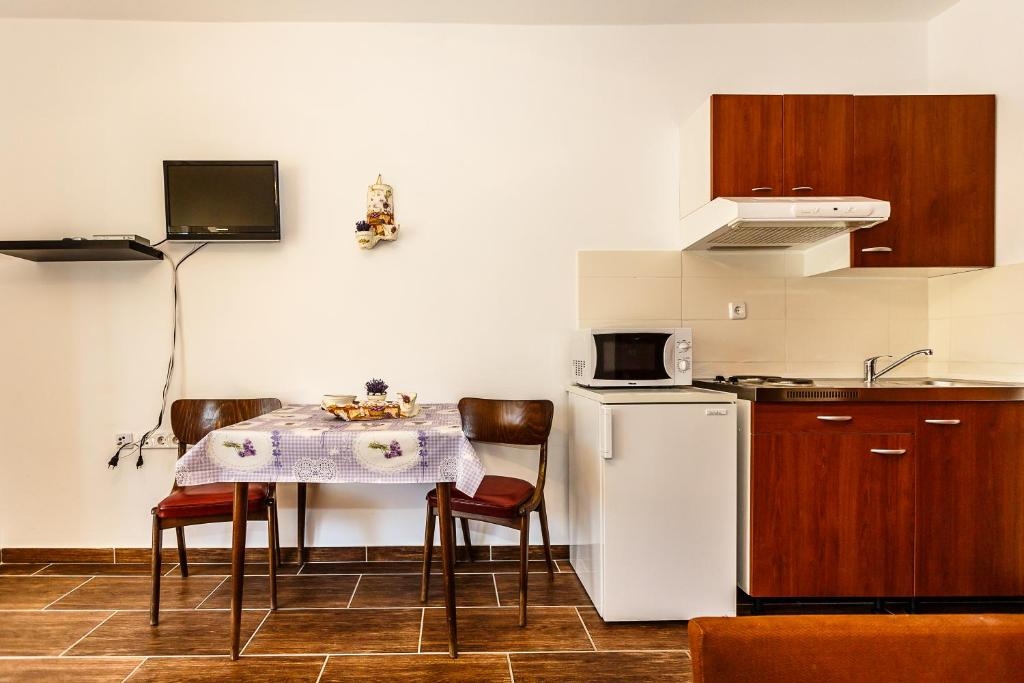 Studio flat with air-conditioning Malinska, Krk (AS-18193-a)