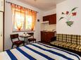 Malinska, Столовая в размещении типа studio-apartment, WiFi.