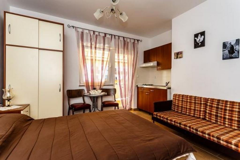 Studio flat with balcony Malinska, Krk (AS-18193-d)