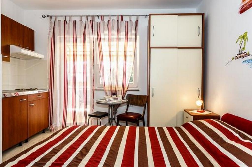 Studio flat with balcony Malinska, Krk (AS-18193-e)