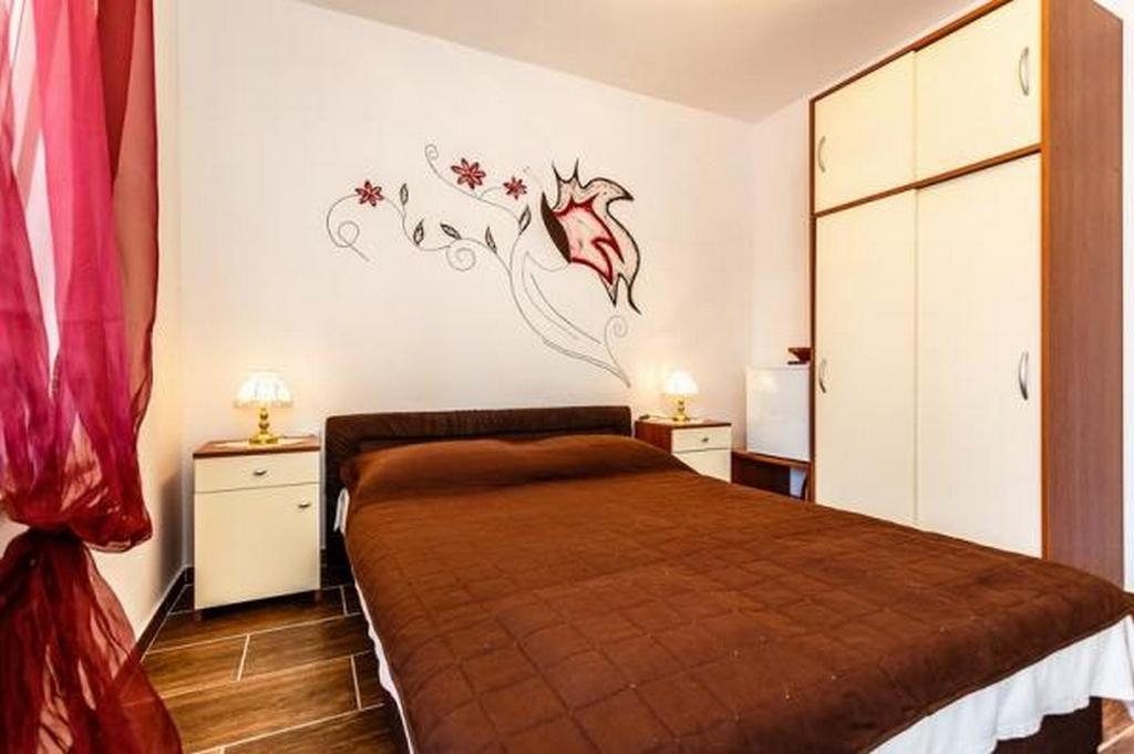 Room with air-conditioning Malinska (Krk) (S-18193-a) Room with air-conditioning Malinska (Krk) (S-18193-a)