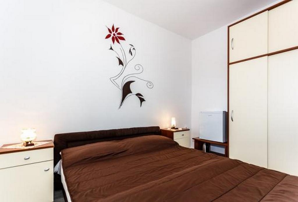 Room with air-conditioning Malinska, Krk (S-18193-b)