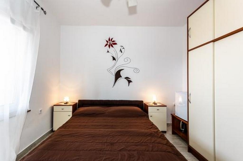 Room with air-conditioning Malinska, Krk (S-18193-b)