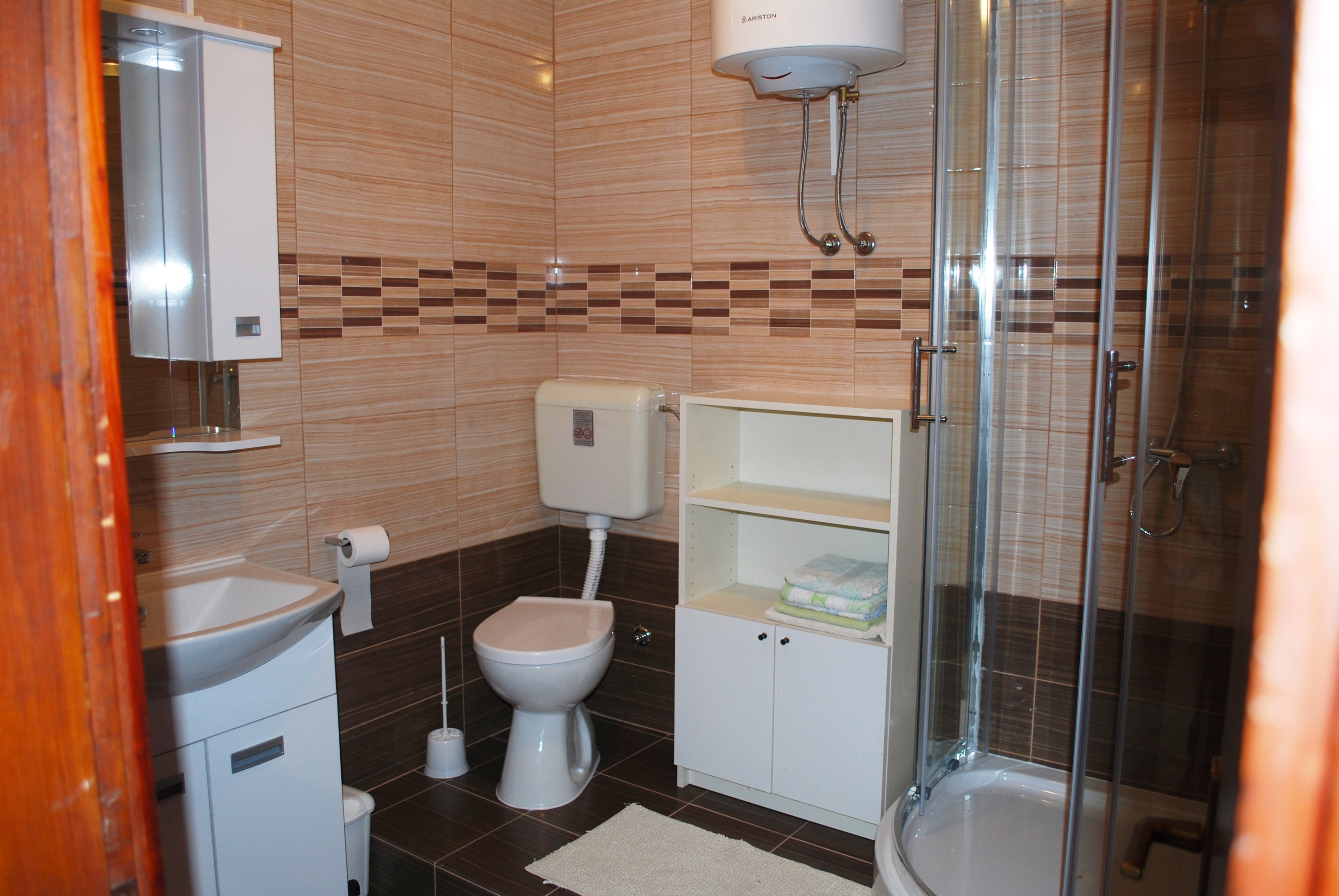 Three bedroom apartment near beach Zavalatica, Korčula  A-a
