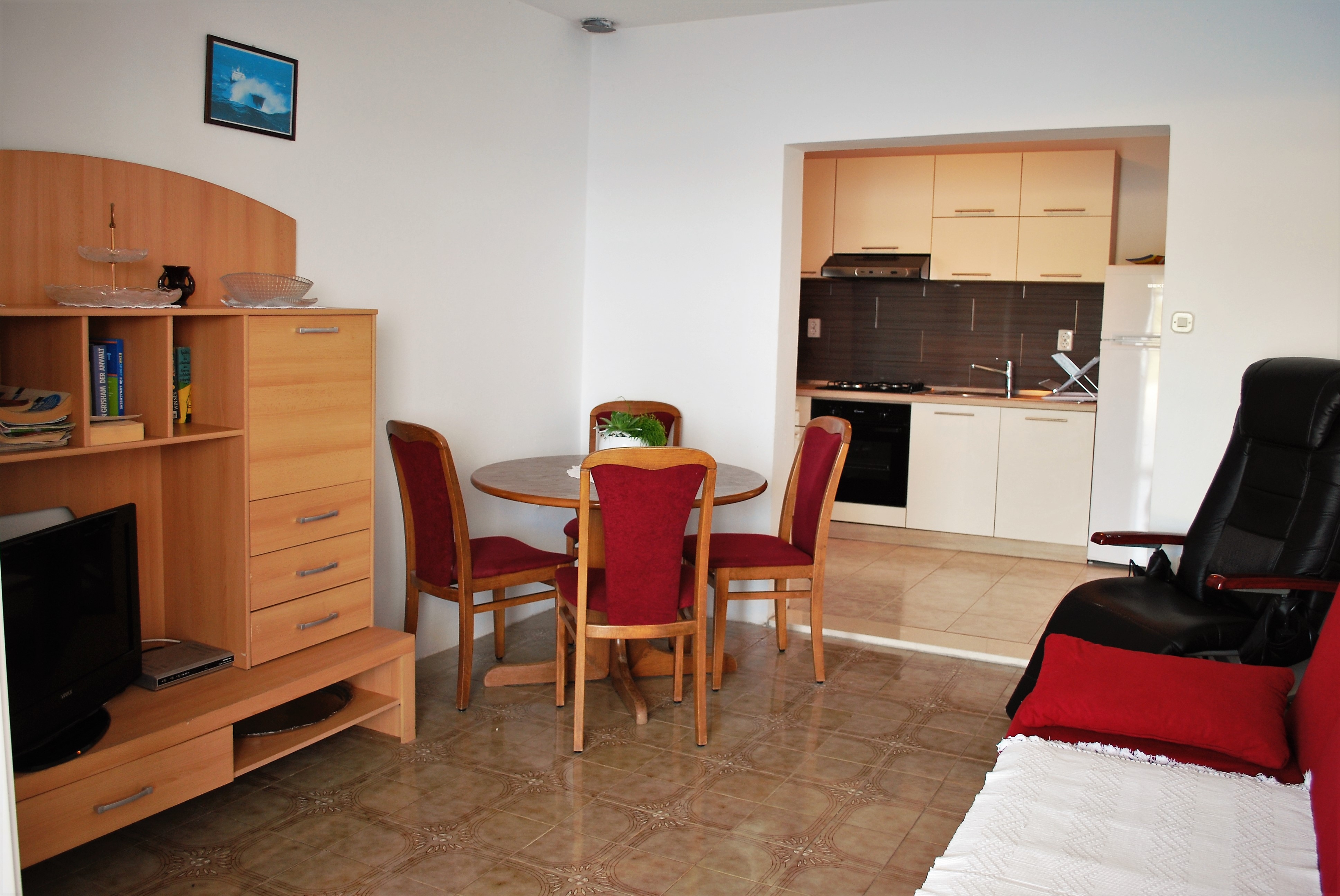 Three bedroom apartment near beach Zavalatica, Korčula  A-a