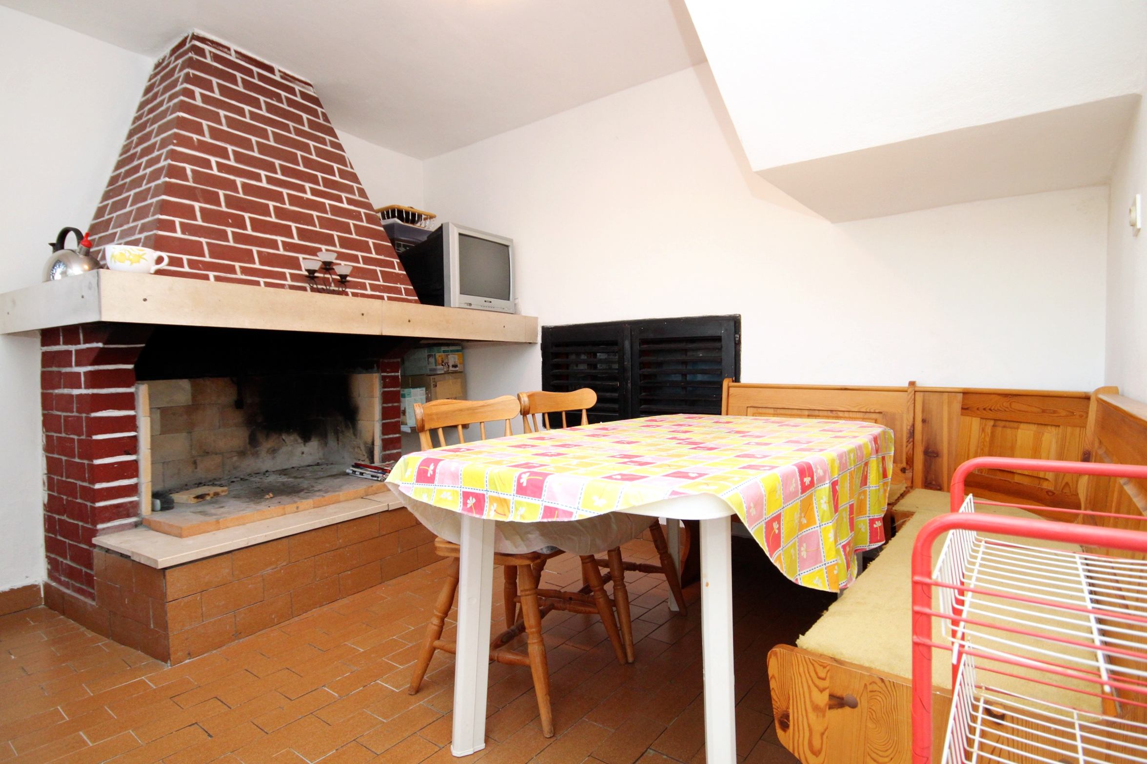 Three bedroom apartment near beach Zavalatica, Korčula  A-a