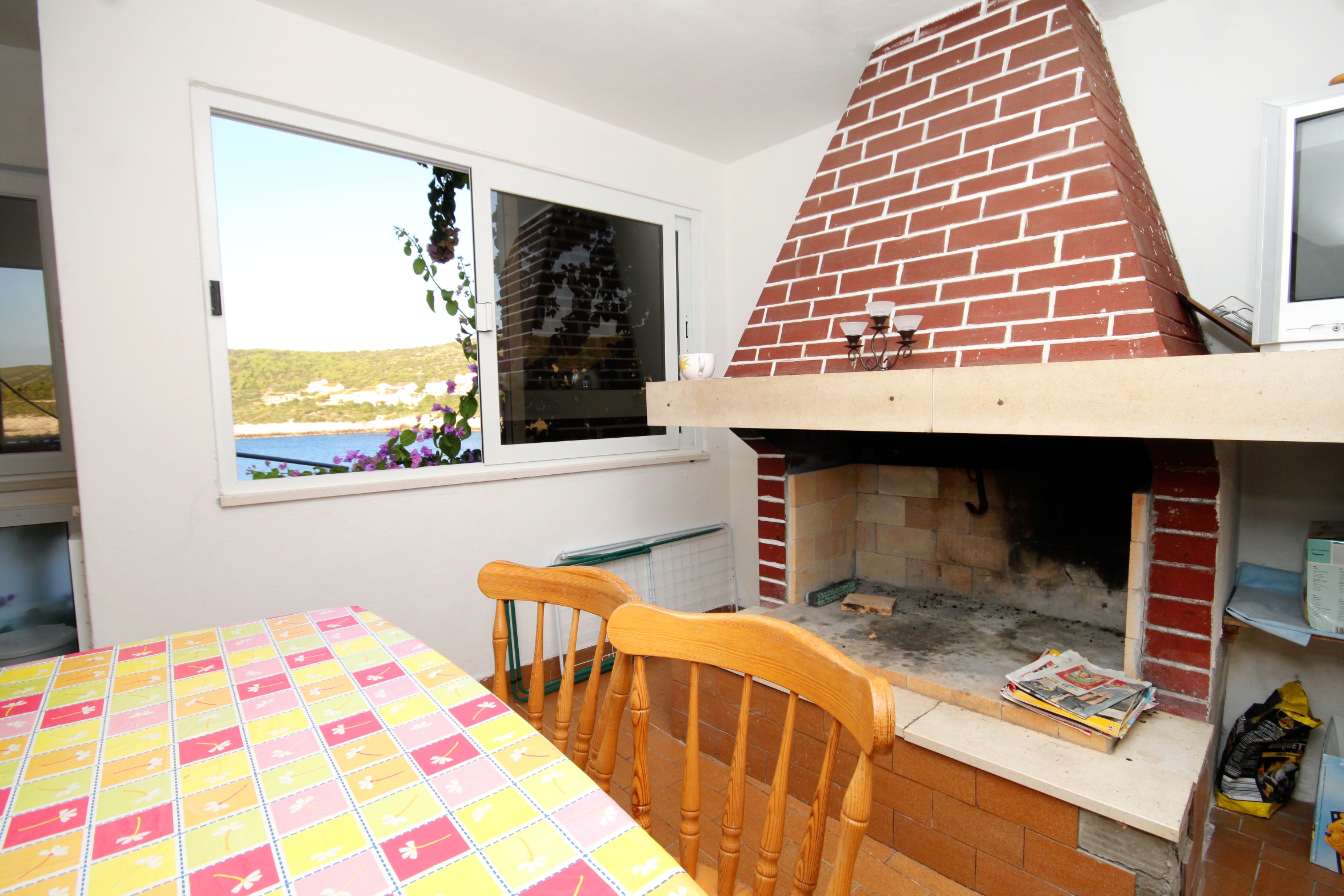 Three bedroom apartment near beach Zavalatica, Korčula  A-a