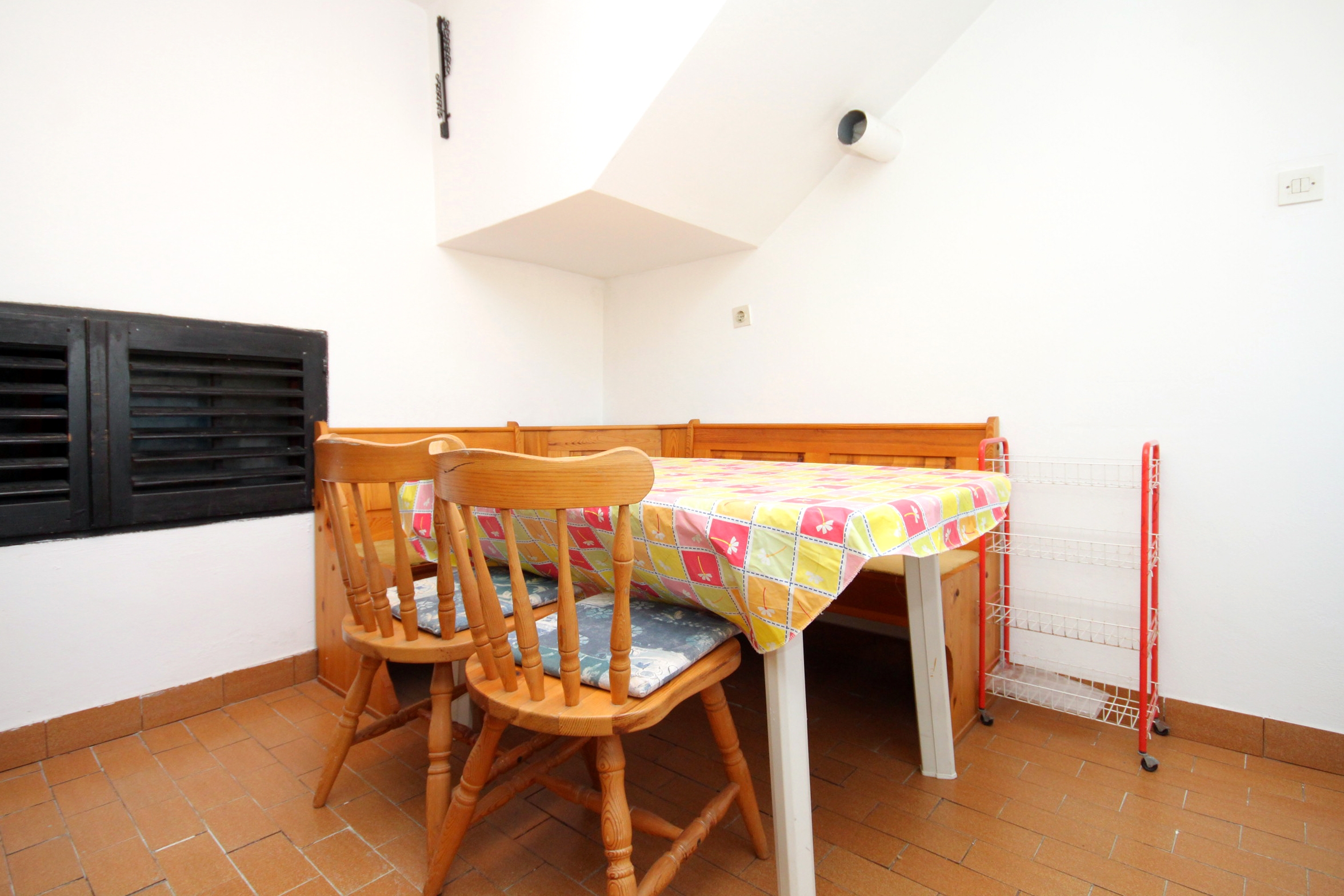 Three bedroom apartment near beach Zavalatica, Korčula  A-a