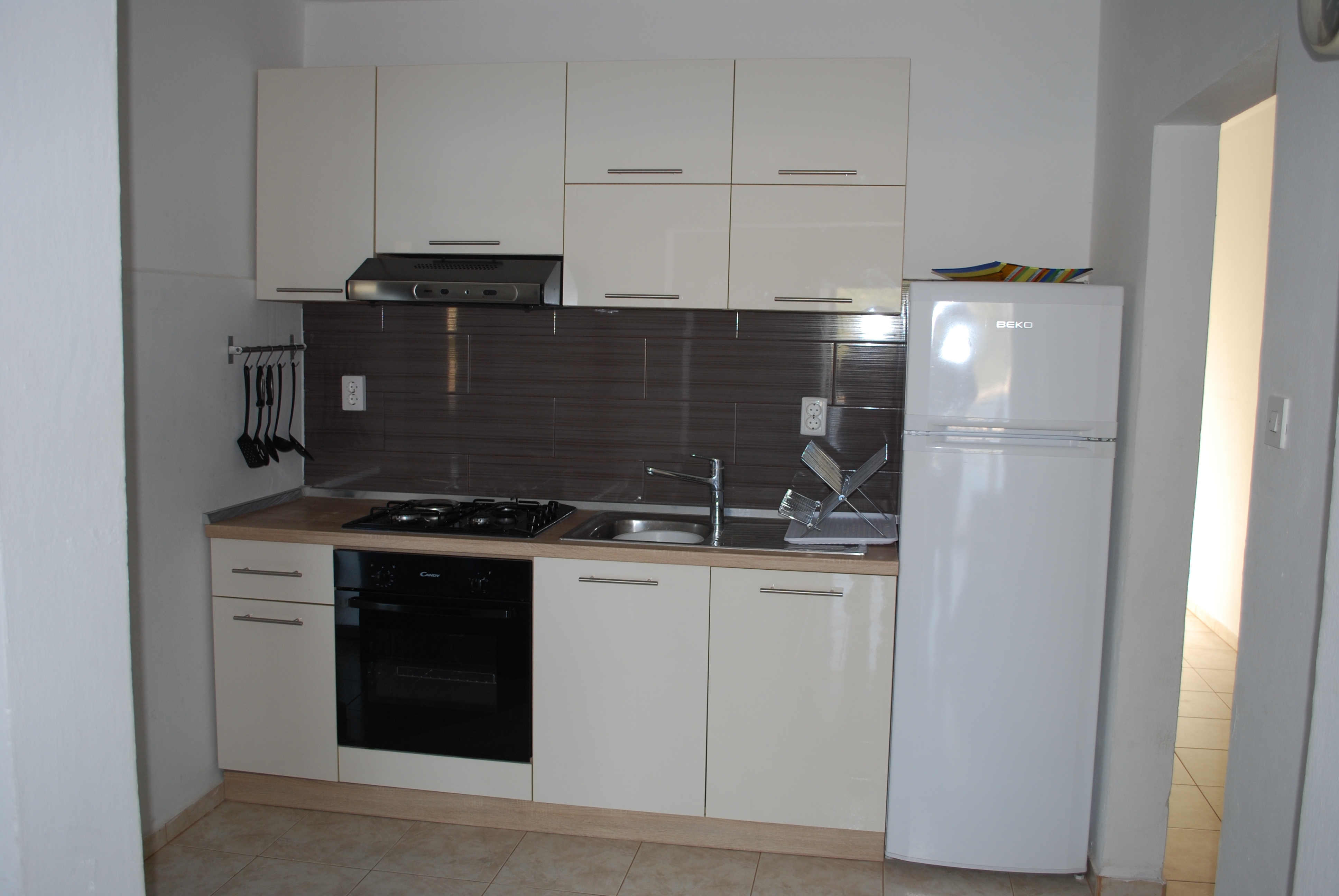 Three bedroom apartment near beach Zavalatica, Korčula  A-a
