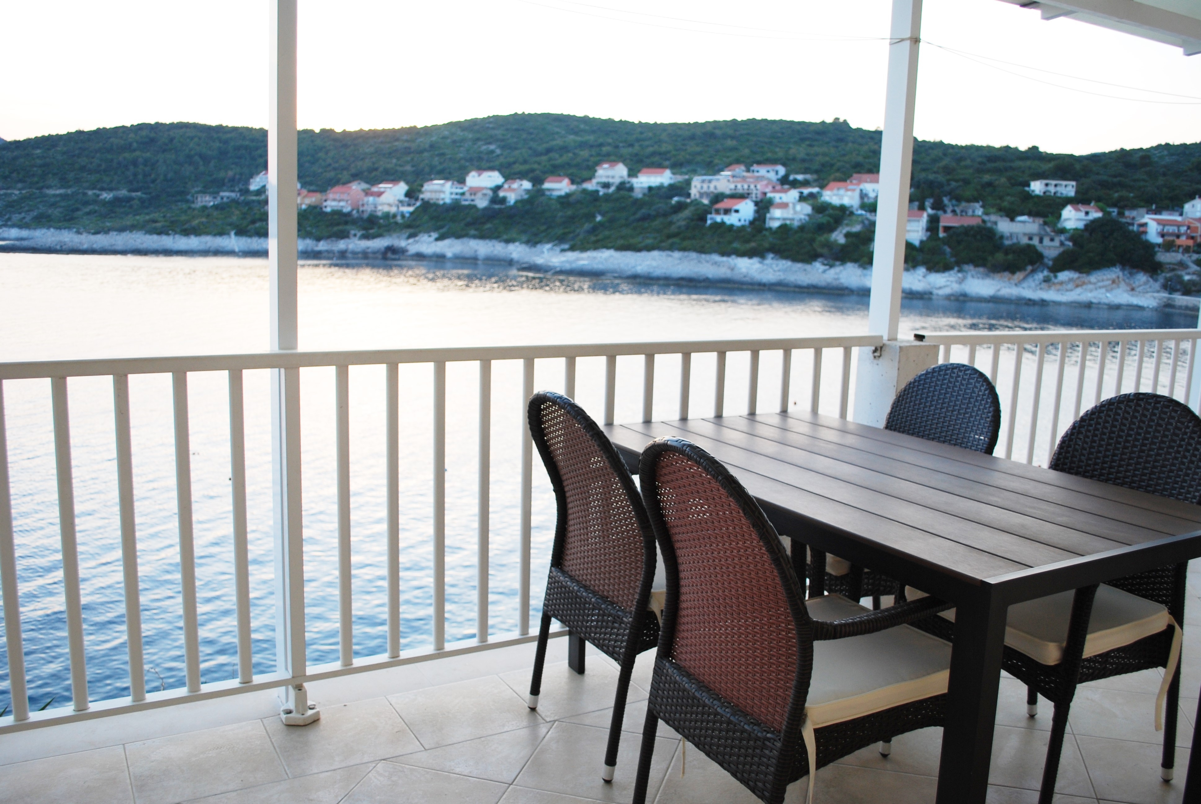 Three bedroom apartment near beach Zavalatica, Korčula  A-a