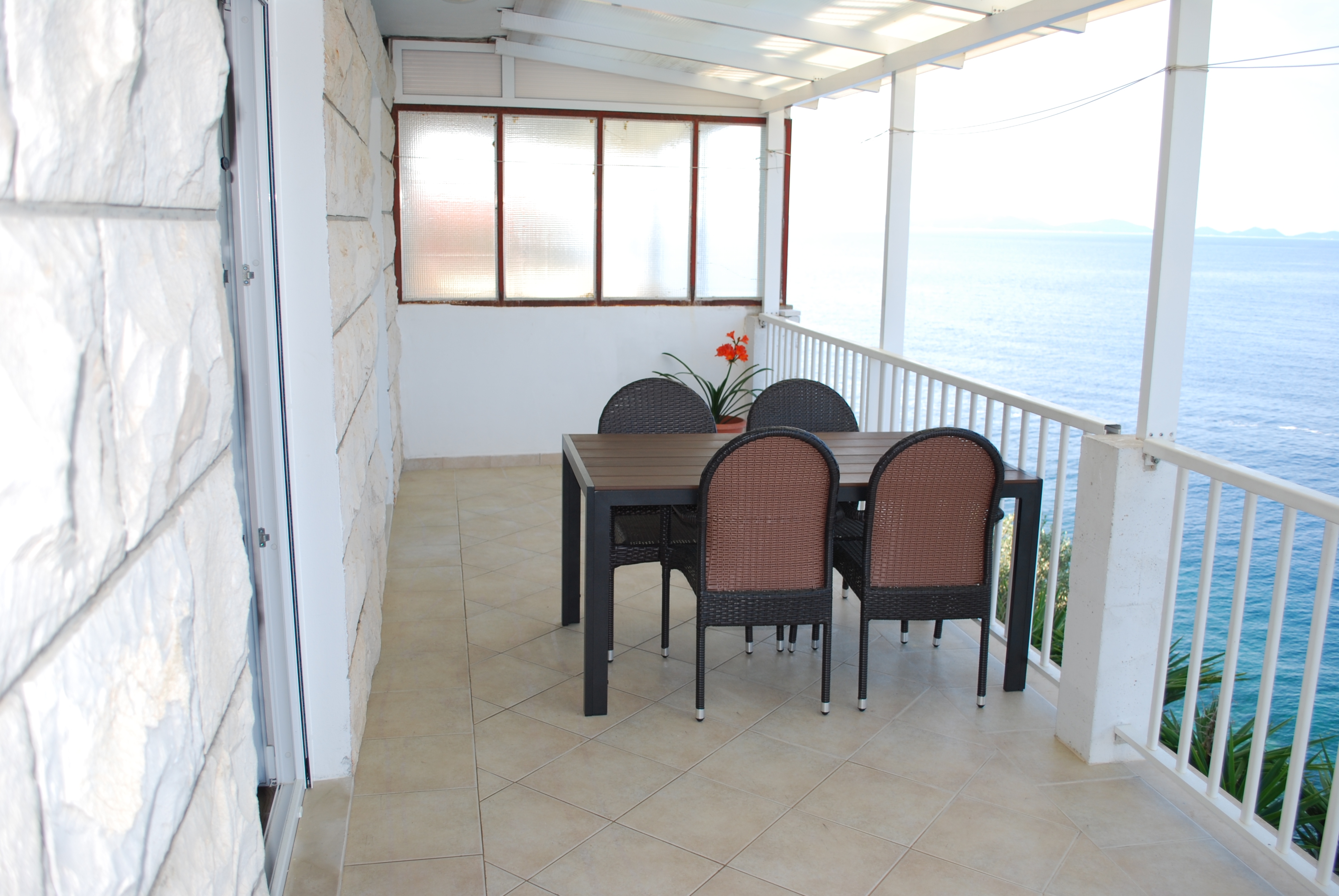 Three bedroom apartment near beach Zavalatica, Korčula  A-a