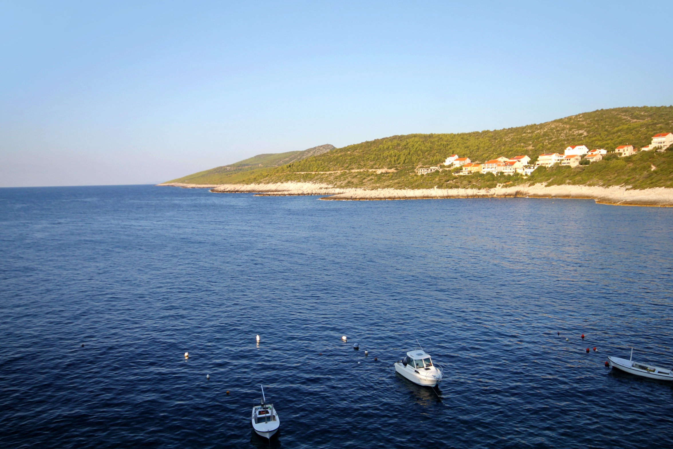 Three bedroom apartment near beach Zavalatica, Korčula  A-a