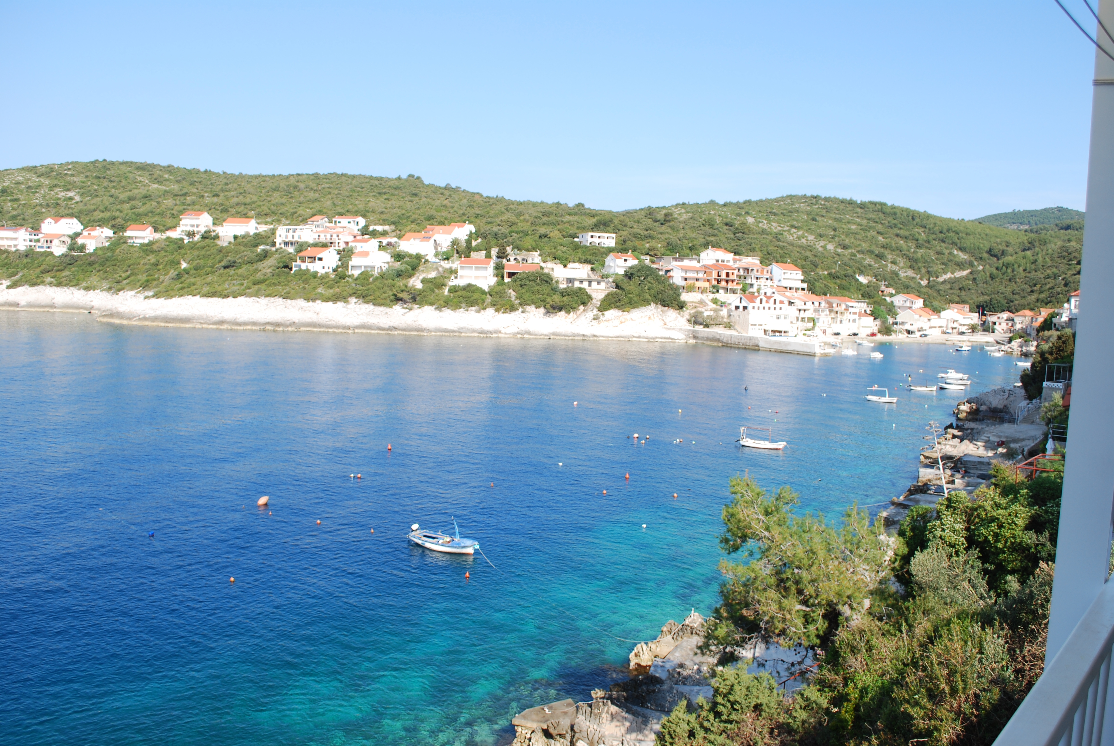Three bedroom apartment near beach Zavalatica, Korčula  A-a