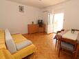 Obývací pokoj Kustići, Obývací pokoj v ubytování typu apartment, s klimatizací.