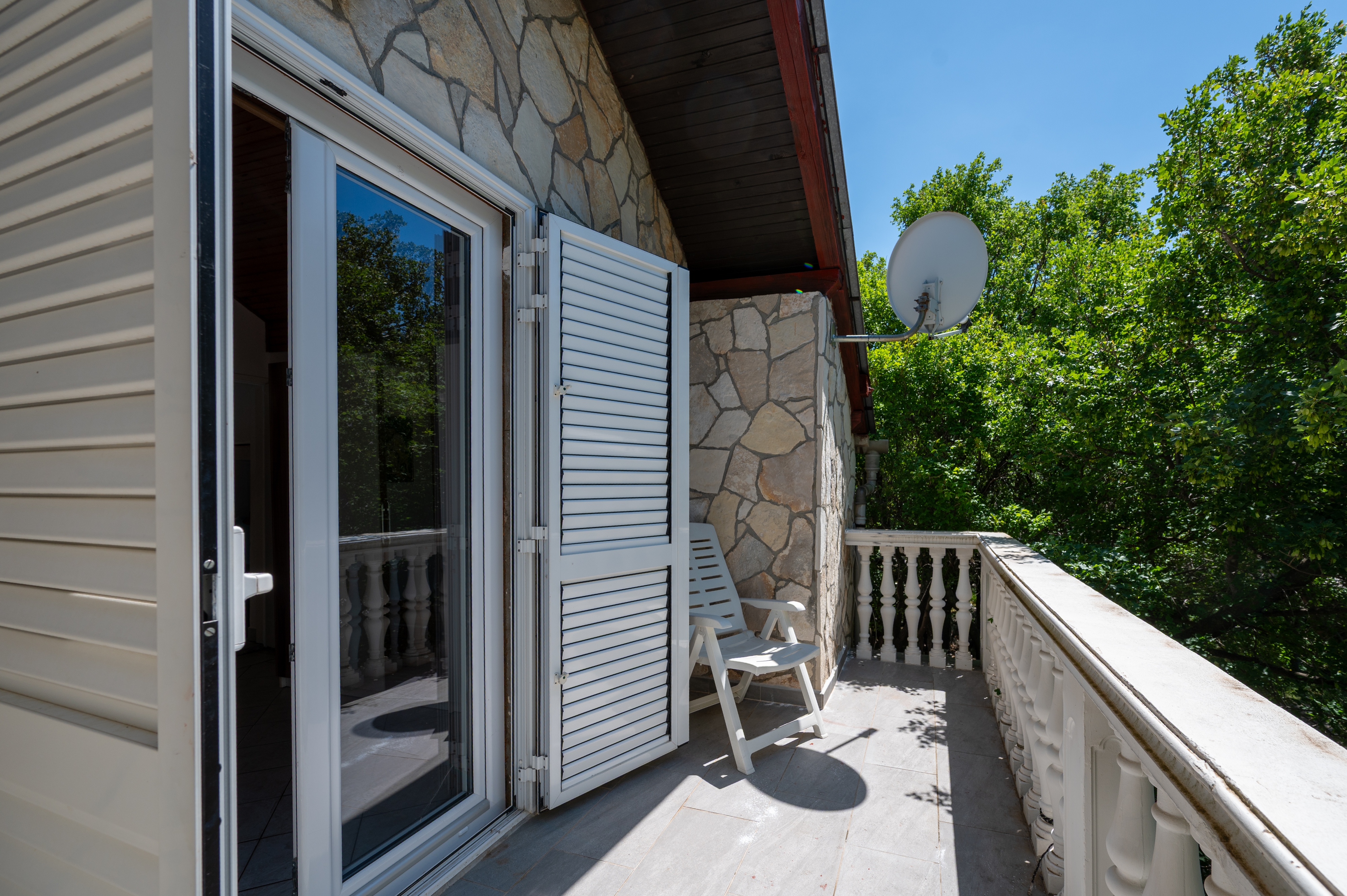 Four bedroom house with terrace Cesarica, Karlobag  K