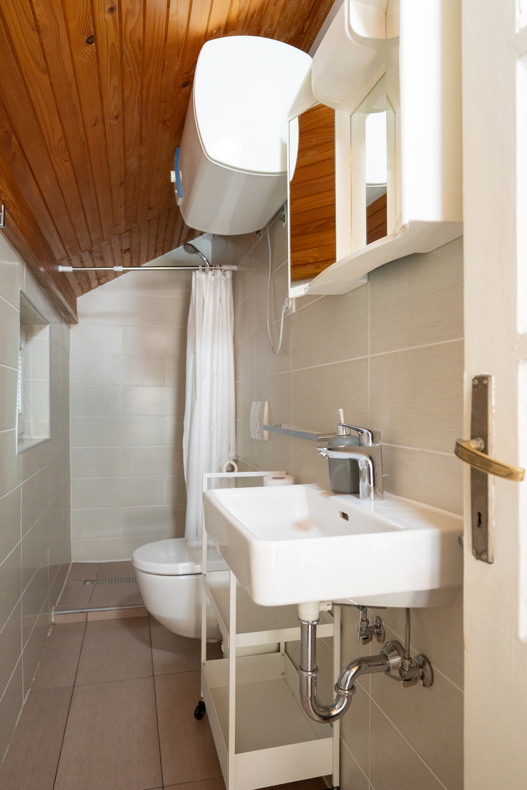 Four bedroom house with terrace Cesarica, Karlobag  K