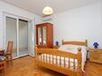 Ložnice 1 Baška Voda, Ložnice 1 v ubytování typu room, s klimatizací a WiFi.