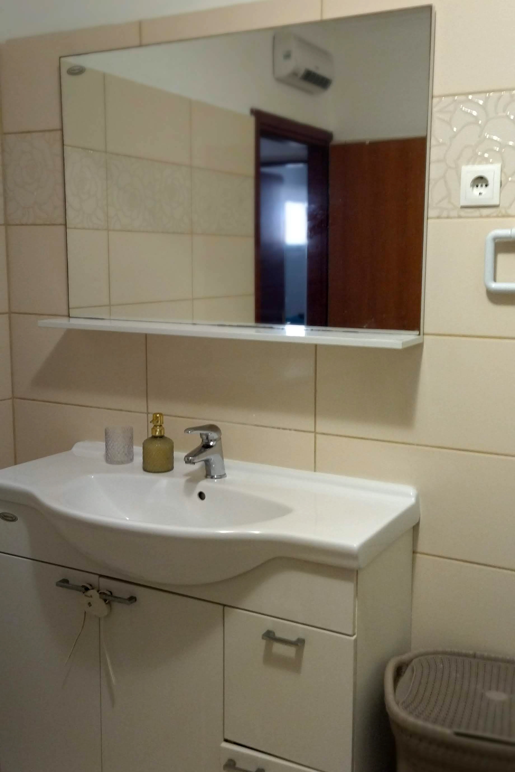 Three bedroom apartment near beach Prižba, Korčula  A-a