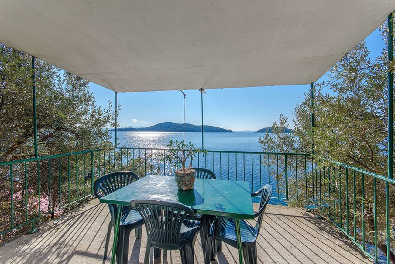 Three bedroom apartment near beach Prižba, Korčula  A-a