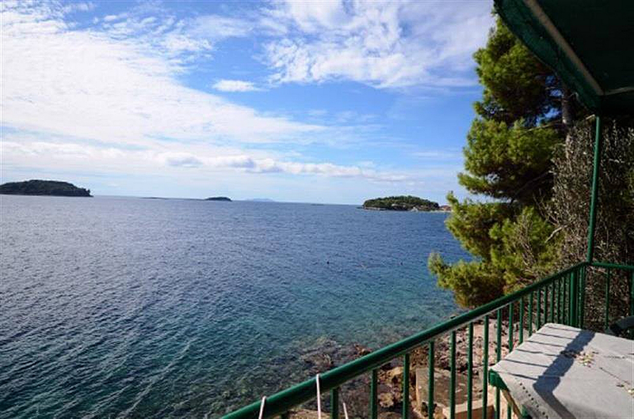 Three bedroom apartment near beach Prižba, Korčula  A-a