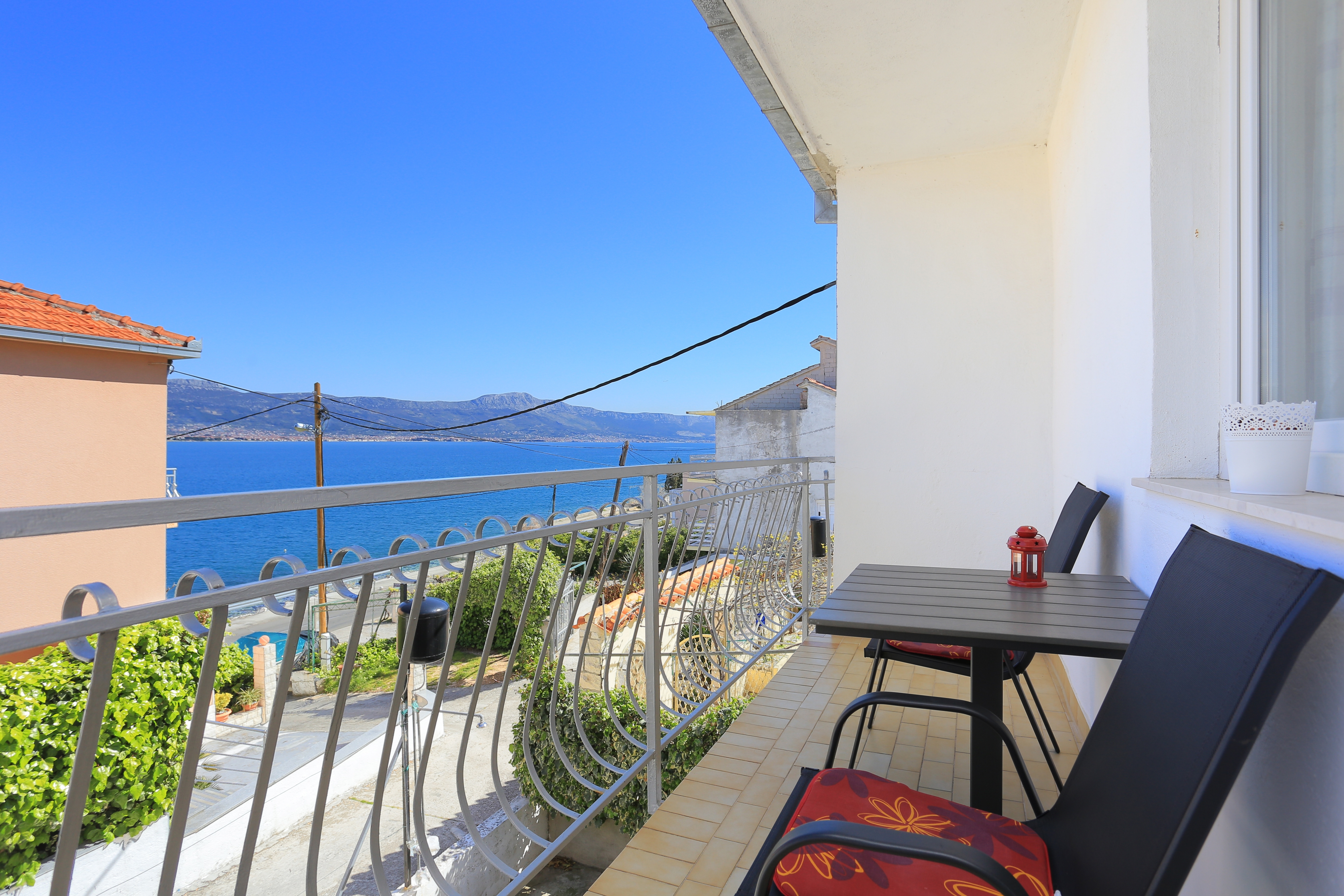 Three bedroom apartment with balcony and sea view Arbanija, Čiovo  A-a