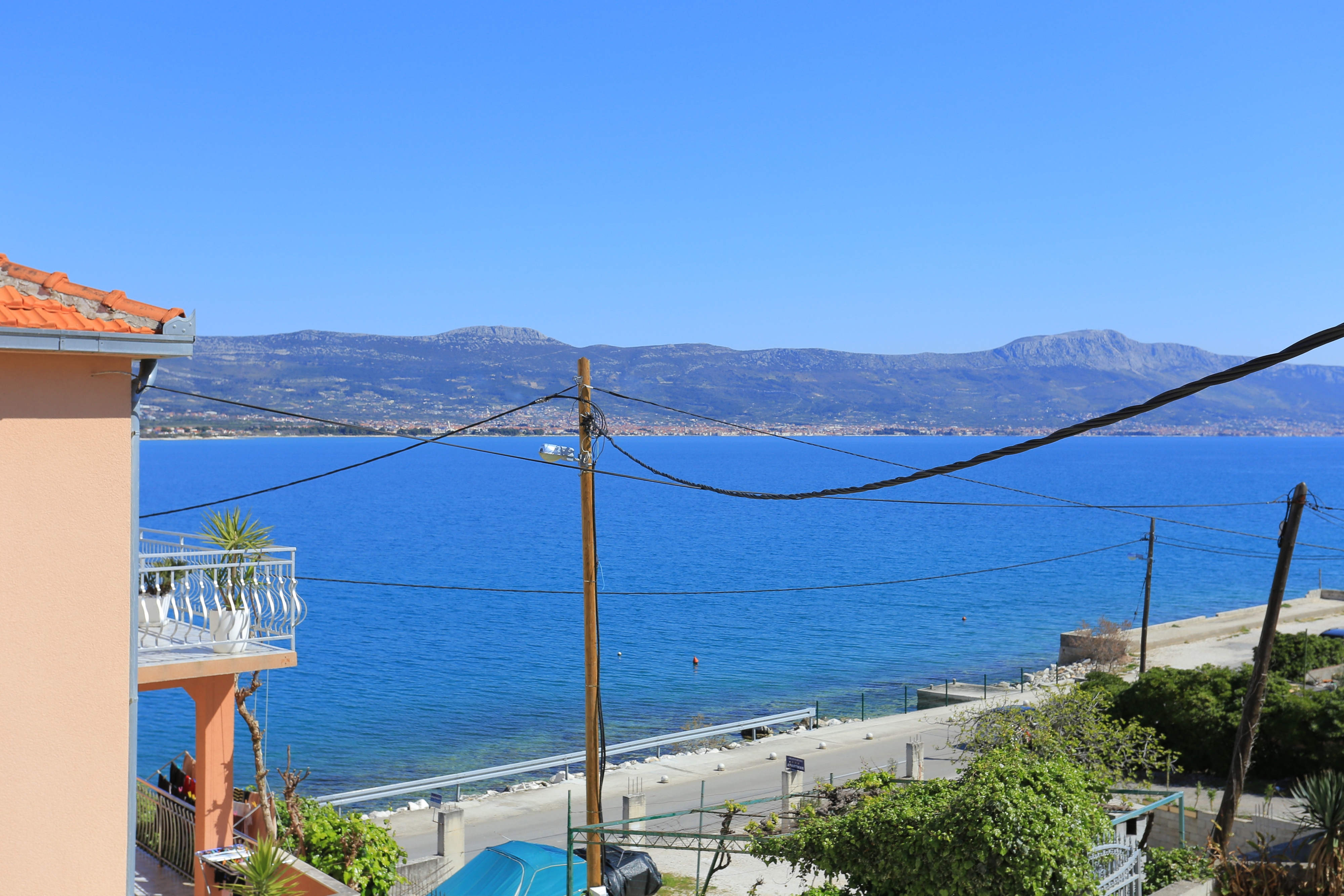 Three bedroom apartment with balcony and sea view Arbanija, Čiovo  A-a